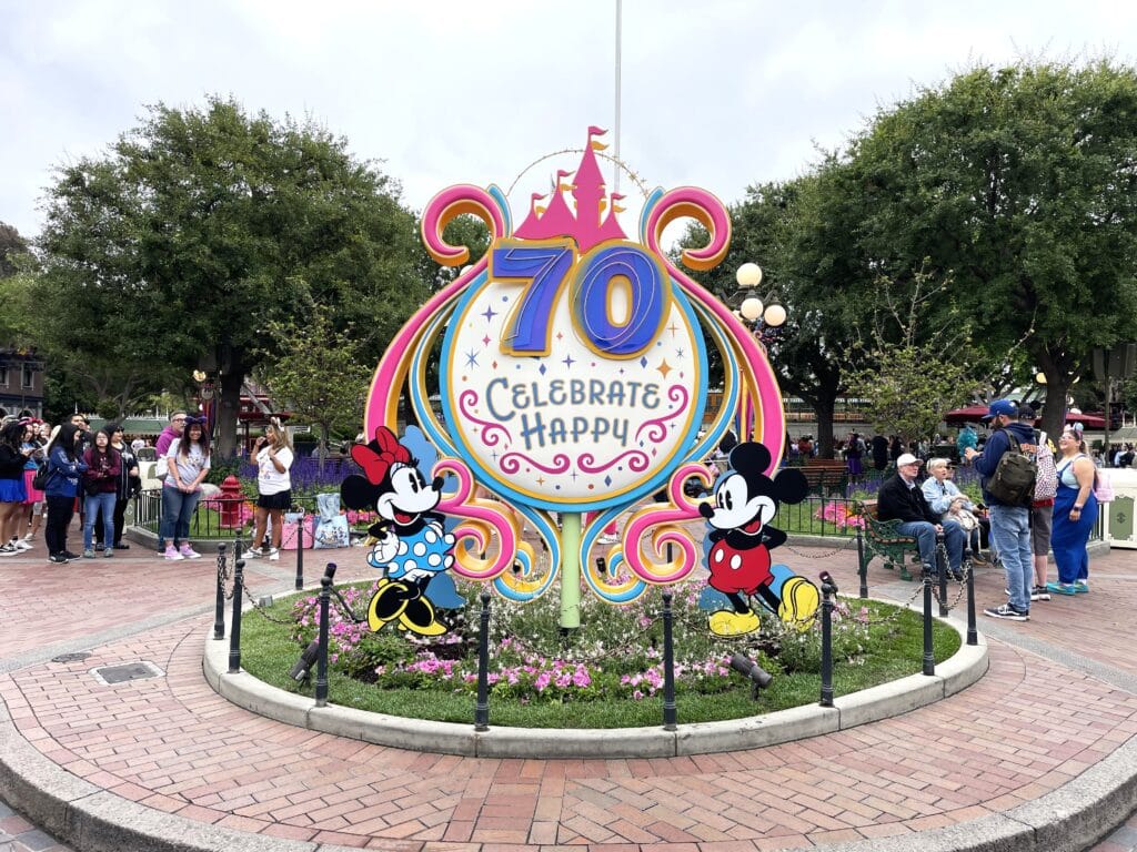 time for disneyland's 70th anniversary celebration!